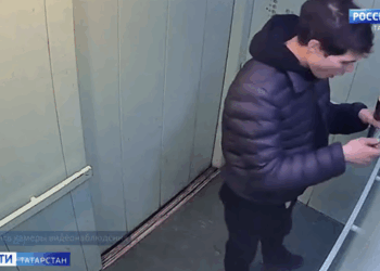 Полиция проверяет сообщения о неадекватном поведении в подъезде на Минской в Казани