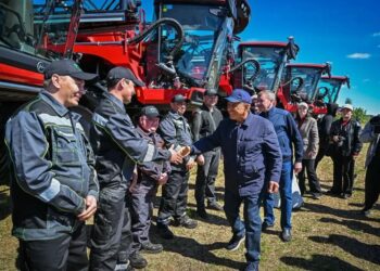 Минниханов оценил ход посевной кампании в Пестречинском районе