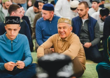 Минниханов принял участие в праздничном намазе в мечети «Аль-Марджани»