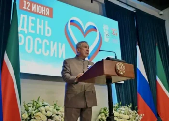 Минниханов вручил госнаграды отличившимся татарстанцам в Кремле