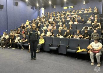 В Заинске детям показали, как действовать при пожаре в кинотеатре «Космос»