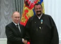Стивен Сигал в интервью западной прессе назвал Путина величайшим лидером в мире