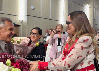 Орнелла Мути и Луселия Сантус выступили перед участниками кооперативного форума