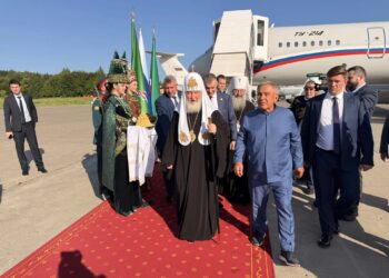 Рустам Минниханов поприветствовал Патриарха Кирилла в столице Татарстана