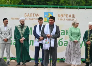 Сабантуй как возвращение к истокам: Марат Ахметов выступил на детском мусульманском празднике