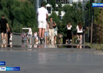 В Казани пенсионерка получила тяжелые травмы после наезда подростков на самокате