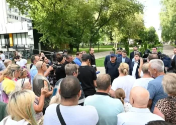 Рустам Минниханов встретился с жителями повреждённого БПЛА дома