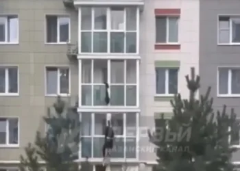 Мужчина сорвался с балкона казанской многоэтажки, пытаясь спуститься по простыням