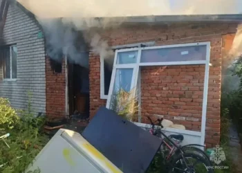 На пожаре в Зеленодольском районе пострадали два человека
