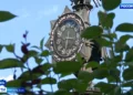 Перевели стрелки: городские часы показывают неправильное время — отстают