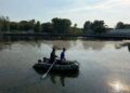 В Менделеевске в пруд «Ушковских островов» выпустили более 100 толстолобиков для очистки воды