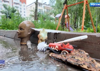 В Казани провели профилактическую очистку коллекторов: показали находки и их объемы