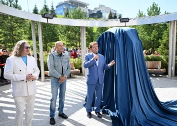 В казанском парке «Елмай» установили стелу, посвященную «Новой волне»