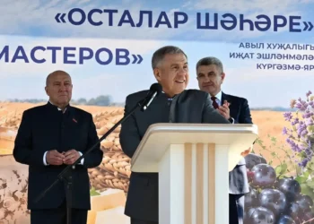 Рустам Минниханов посетил ярмарку‑выставку «Город мастеров» в Агропарке 