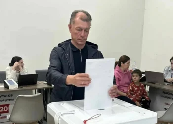 Депутат от Татарстана Максим Топилин проголосовал на выборах в Госдуму вместе с семьёй