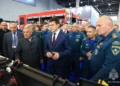 Куренков и Минниханов осмотрели новейшую технику для спасателей на салоне в Казани