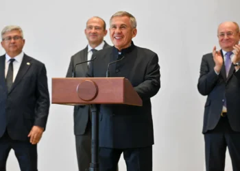 Рустам Минниханов дал старт отгрузке первых отечественных компрессоров для СПГ