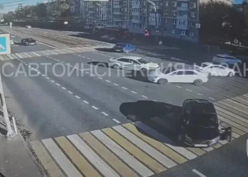 Наезд на пешеходном переходе в Казани: момент ДТП попал на видео