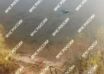 Два человека погибли: автомобиль сорвался с обрыва в реку в Лаишевском районе