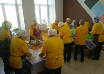  В Бавлах школьники и ветераны подготовили посылки для участников СВО